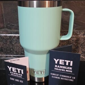 YETI Rambler Travel Mug in Aqua